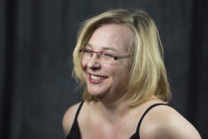 Smiling portrait of Chantal Peters – a spontaneous and natural moment